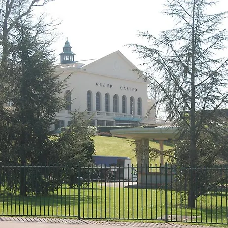 Semesterbostad La Maison Du Lac 2 *